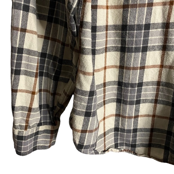 Eddie Bauer Men's Cream Plaid Button-Down Flannel Shirt - Picture 4 of 9